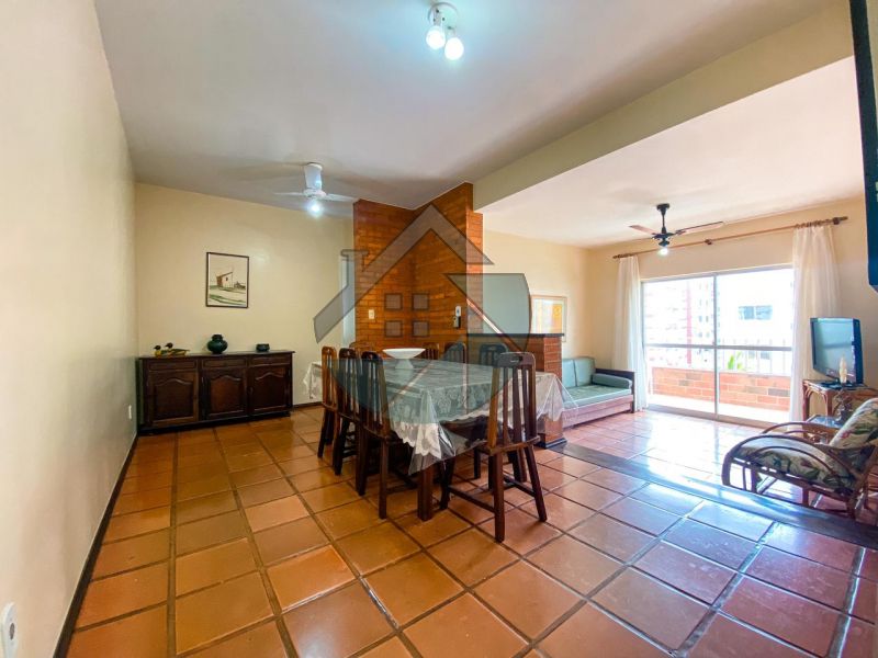 Apartamento com 2 quartos e dependência com vista para o mar