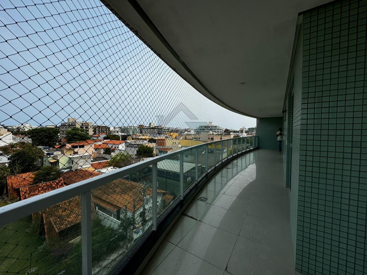 Apartamento com 3 quartos mais dependência próximo a praia do Forte- Cabo Frio- RJ