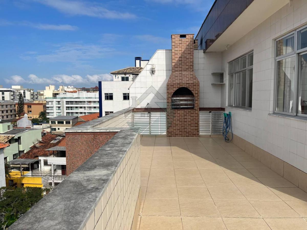 Apartamento com 4 quartos, próximo à Praia do Forte