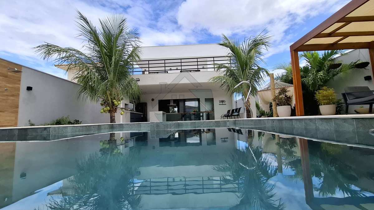 Casa de alto padrão em condomínio - 3 quartos -  Nova São Pedro - RJ