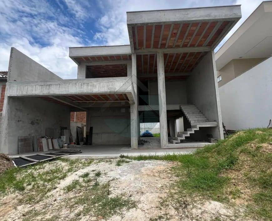 Casa de condomínio à venda, com 5 suítes em São Pedro da Aldeia - RJ