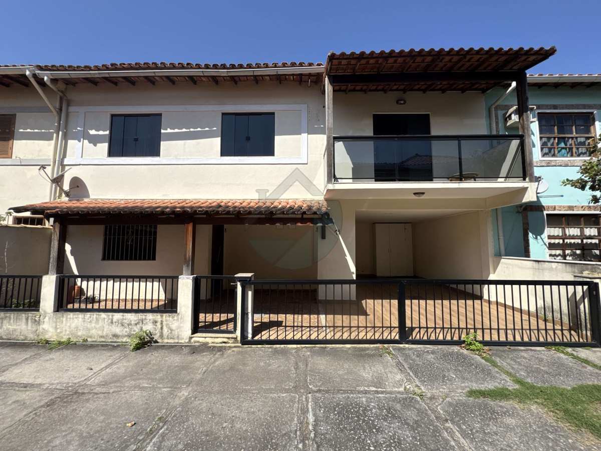 Casa duplex com 3 quartos no Jardim Caiçara.