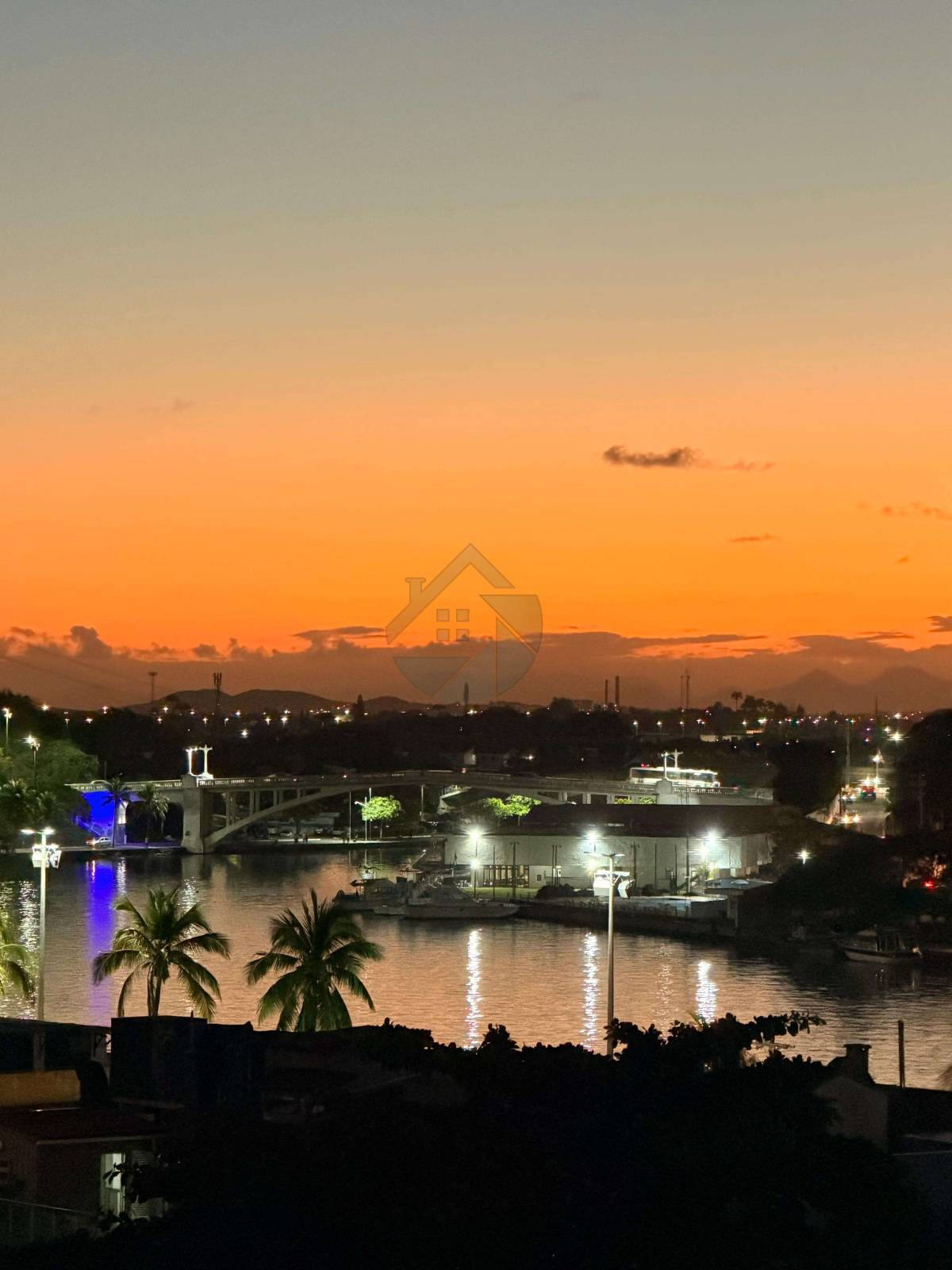 Cobertura duplex  de 2 quartos no centro de  Cabo Frio/RJ