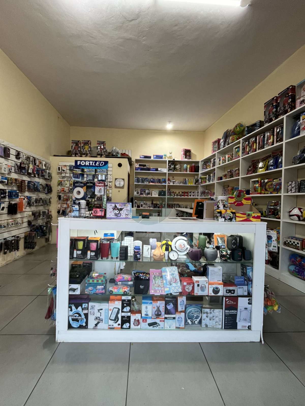 Loja à venda em Cabo Frio, Praia do Siqueira, 50m²